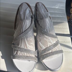 Naturalizer Silver Strappy Heels 7.5W